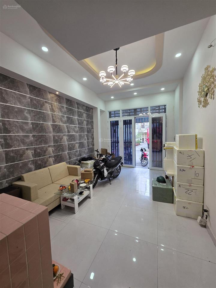 Nhà hẻm 8m. dt 4m x 18m nở hậu 5.3m đúc 4 tầng đường tân hóa giáp quận 11. giá nhỉnh 8 tỷ