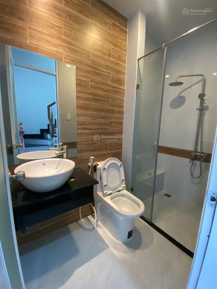 Nhà hẻm 8m. dt 4m x 18m nở hậu 5.3m đúc 4 tầng đường tân hóa giáp quận 11. giá nhỉnh 8 tỷ