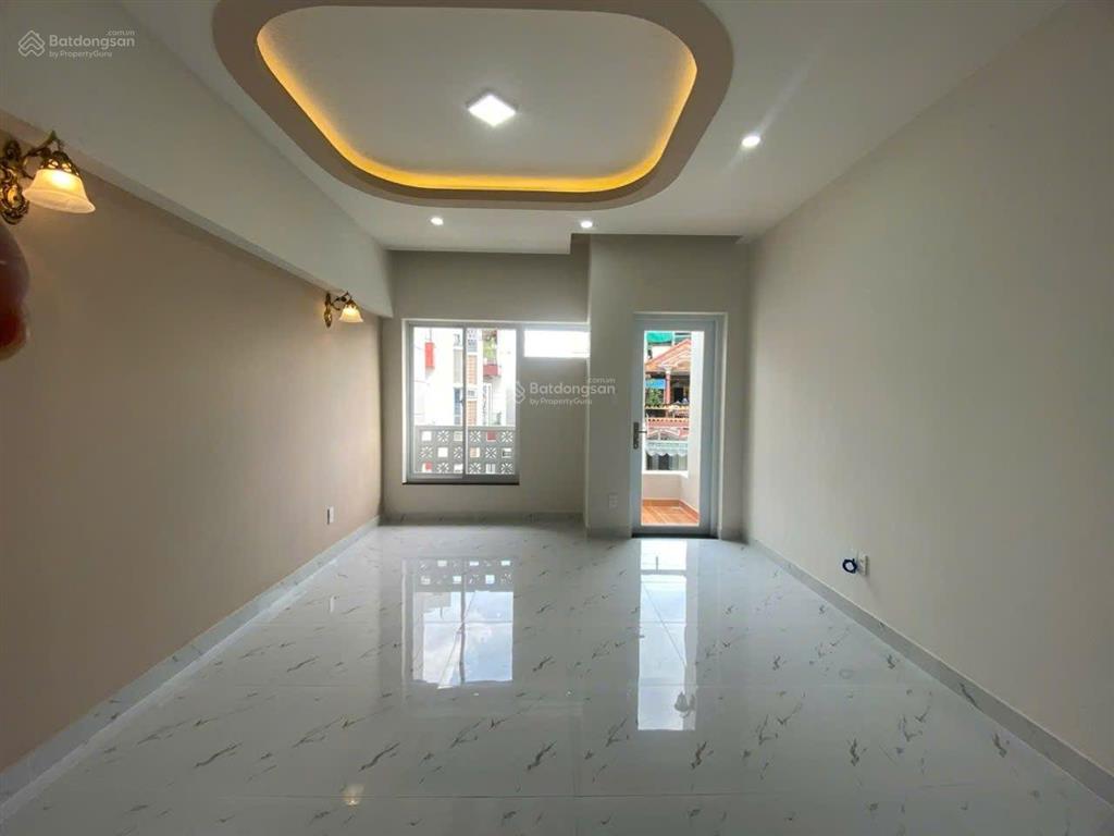 Nhà hẻm 8m. dt 4m x 18m nở hậu 5.3m đúc 4 tầng đường tân hóa giáp quận 11. giá nhỉnh 8 tỷ