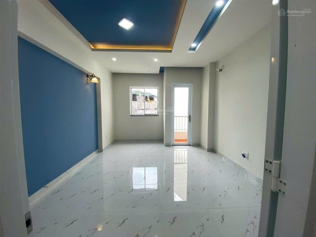 Nhà hẻm 8m. dt 4m x 18m nở hậu 5.3m đúc 4 tầng đường tân hóa giáp quận 11. giá nhỉnh 8 tỷ