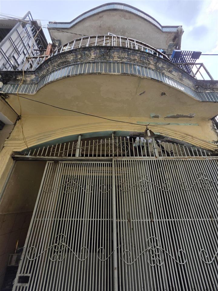 Nhà 4.1m nở hậu 8m dài 16m trệt lửng lầu đường hồng lạc p10 tân bình