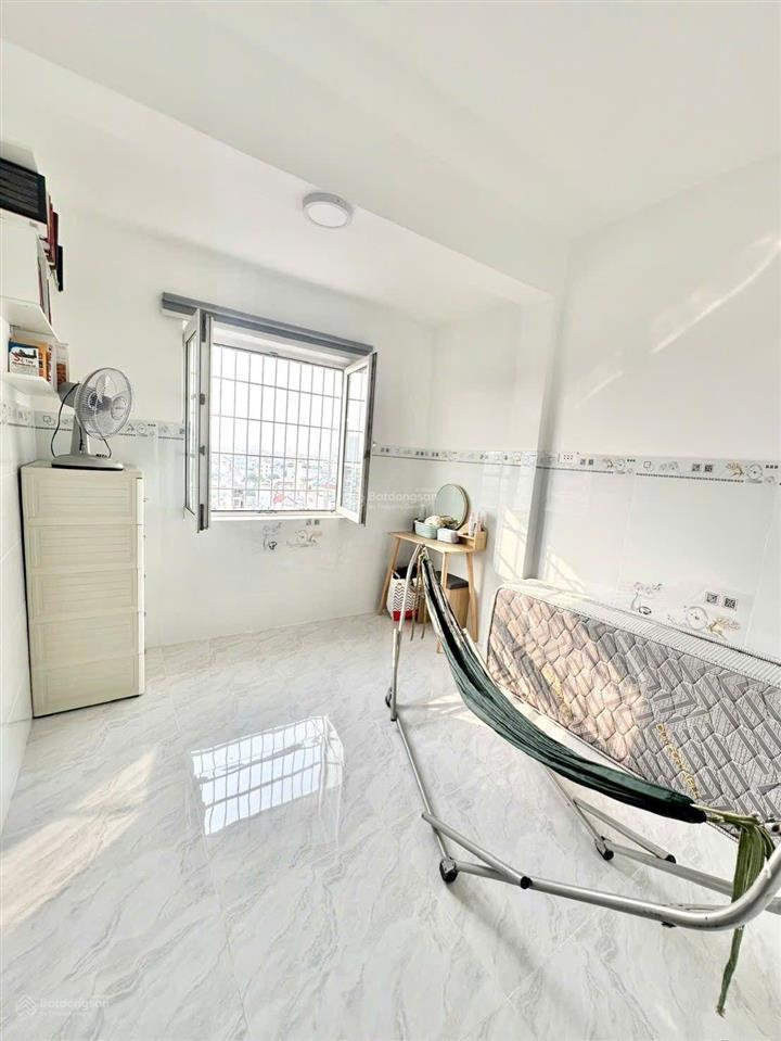 Bán chung cư bình phú 1 căn góc. dt 68m2 có 2pn lầu 1. có sổ hồng riêng