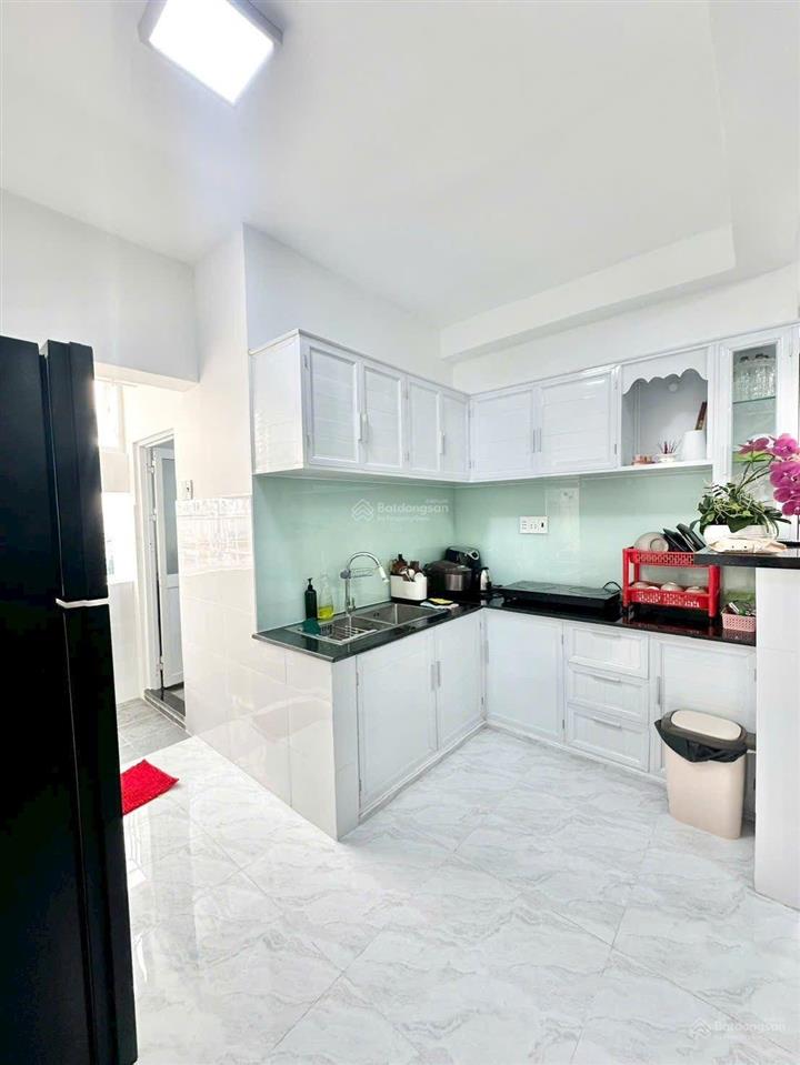 Bán chung cư bình phú 1 căn góc. dt 68m2 có 2pn lầu 1. có sổ hồng riêng