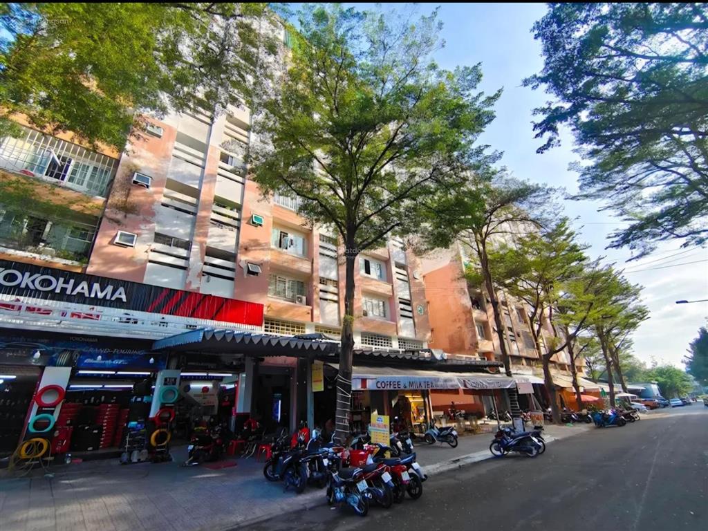 Bán chung cư bình phú 1 căn góc. dt 68m2 có 2pn lầu 1. có sổ hồng riêng