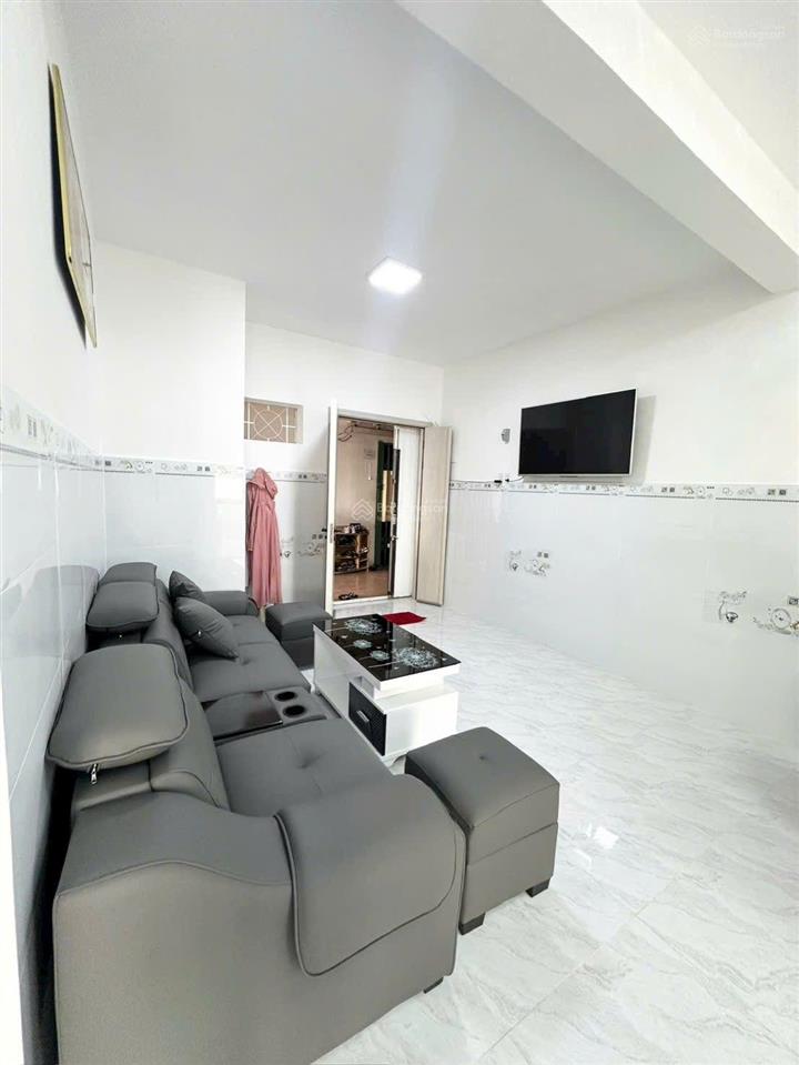 Bán chung cư bình phú 1 căn góc. dt 68m2 có 2pn lầu 1. có sổ hồng riêng