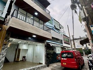 Nhà 3 tầng, hẻm 8m cách 1 căn ra mặt tiền 127/2 âu cơ gần vòng xoay lê đại hành. giá nhỉnh 6 tỷ