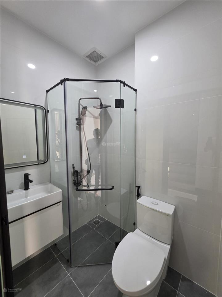 Nhà xây mới full nội thất có thang máy, hẻm xe hơi 106b/25 đường lạc long quân