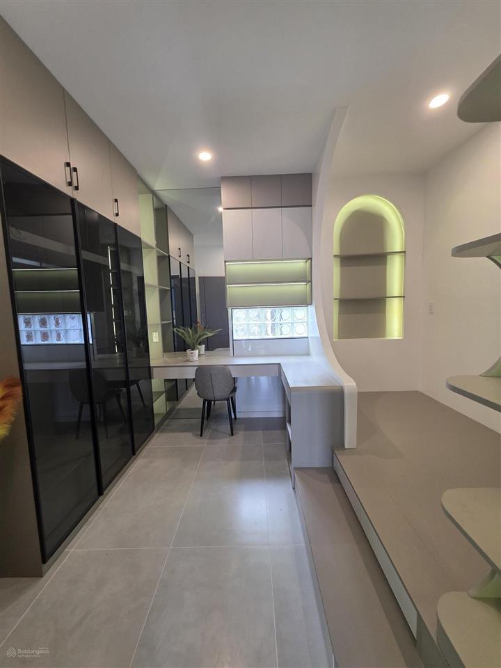 Nhà xây mới full nội thất có thang máy, hẻm xe hơi 106b/25 đường lạc long quân