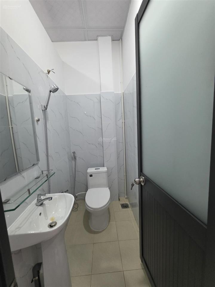 Nhà khu lý thường kiệt  lạc long quân p8 tân bình. dt 3x9m 2 tầng