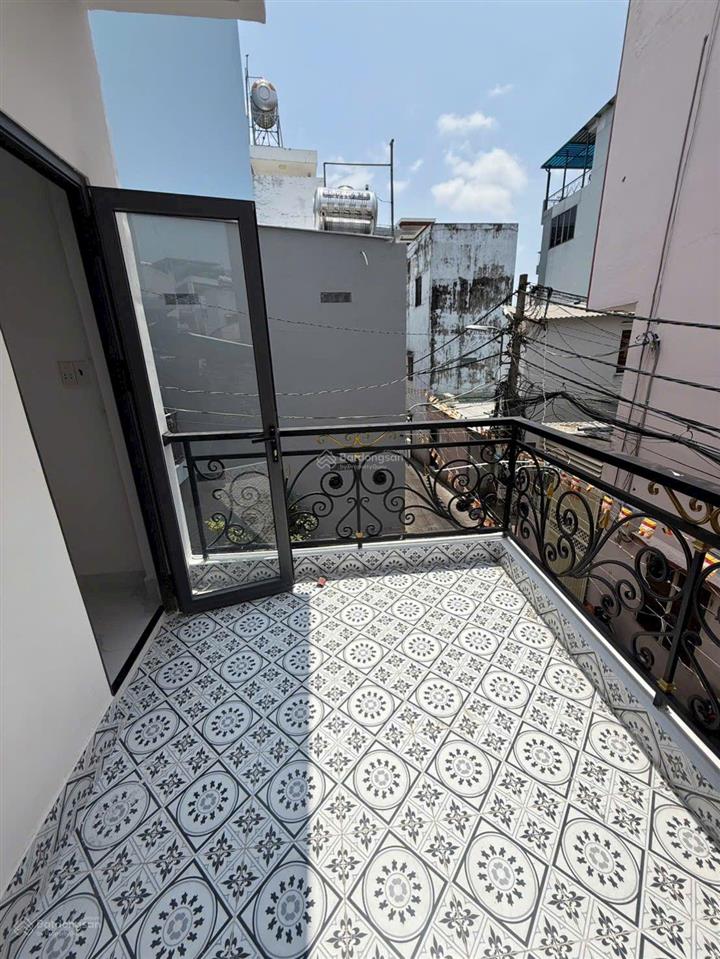 Nhà 1/ sát mặt tiền văn thân , quận 6. dt 44m2 trệt 1 lầu 4pn