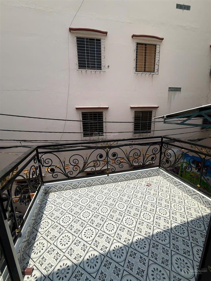 Nhà 1/ sát mặt tiền văn thân , quận 6. dt 44m2 trệt 1 lầu 4pn