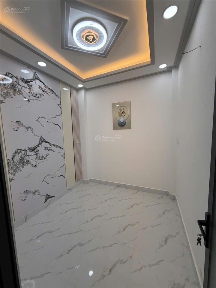 Nhà 1/ sát mặt tiền văn thân , quận 6. dt 44m2 trệt 1 lầu 4pn