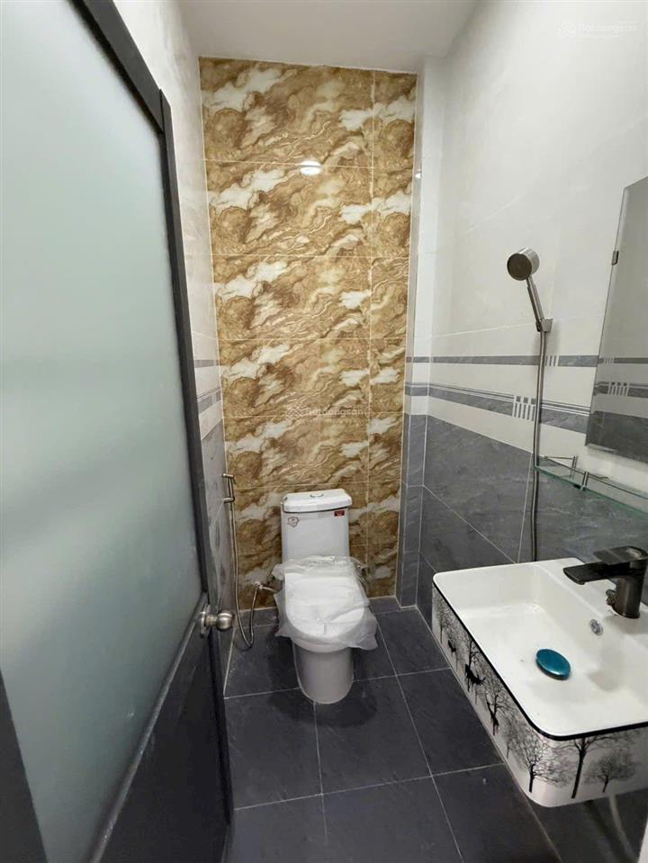 Nhà 1/ sát mặt tiền văn thân , quận 6. dt 44m2 trệt 1 lầu 4pn