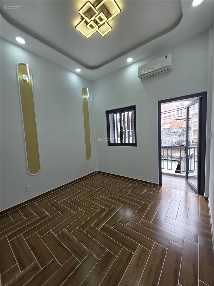 Nhà 3.5m nở hậu 6m dài 10m đúc 2 tầng 3pn sát mặt tiền lê hồng phong