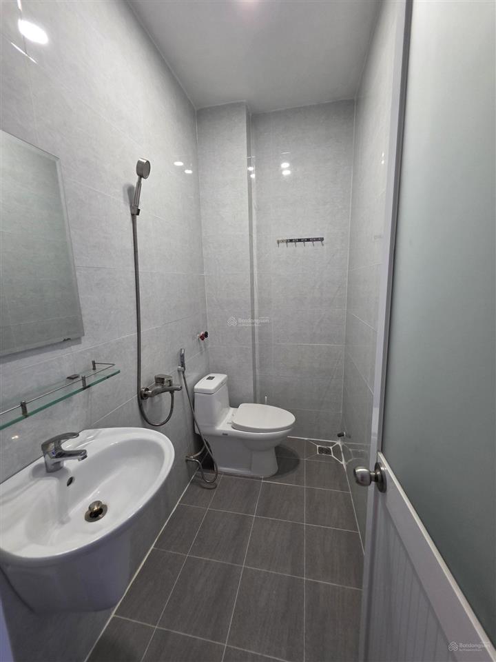 Nhà 3.7m x 12m đúc 3 lầu hẻm xe hơi khu nhà thờ hầm giáp lữ gia