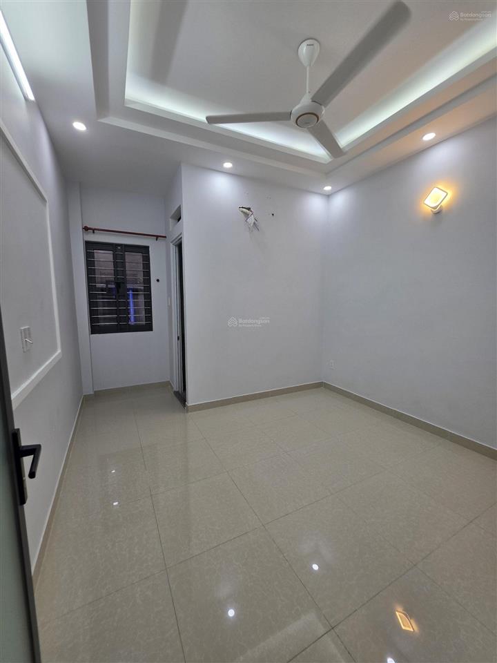 Nhà 3.7m x 12m đúc 3 lầu hẻm xe hơi khu nhà thờ hầm giáp lữ gia