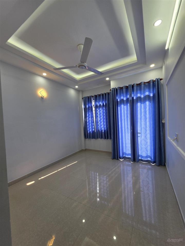 Nhà 3.7m x 12m đúc 3 lầu hẻm xe hơi khu nhà thờ hầm giáp lữ gia