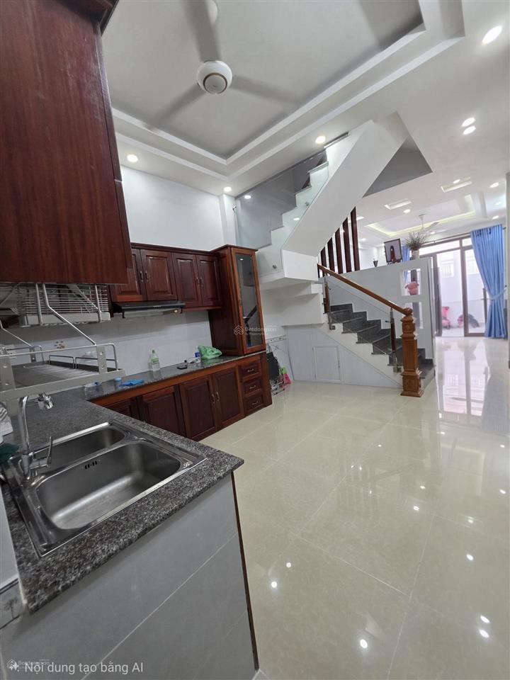 Nhà 3.7m x 12m đúc 3 lầu hẻm xe hơi khu nhà thờ hầm giáp lữ gia