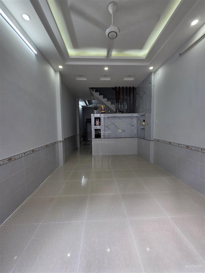 Nhà 3.7m x 12m đúc 3 lầu hẻm xe hơi khu nhà thờ hầm giáp lữ gia