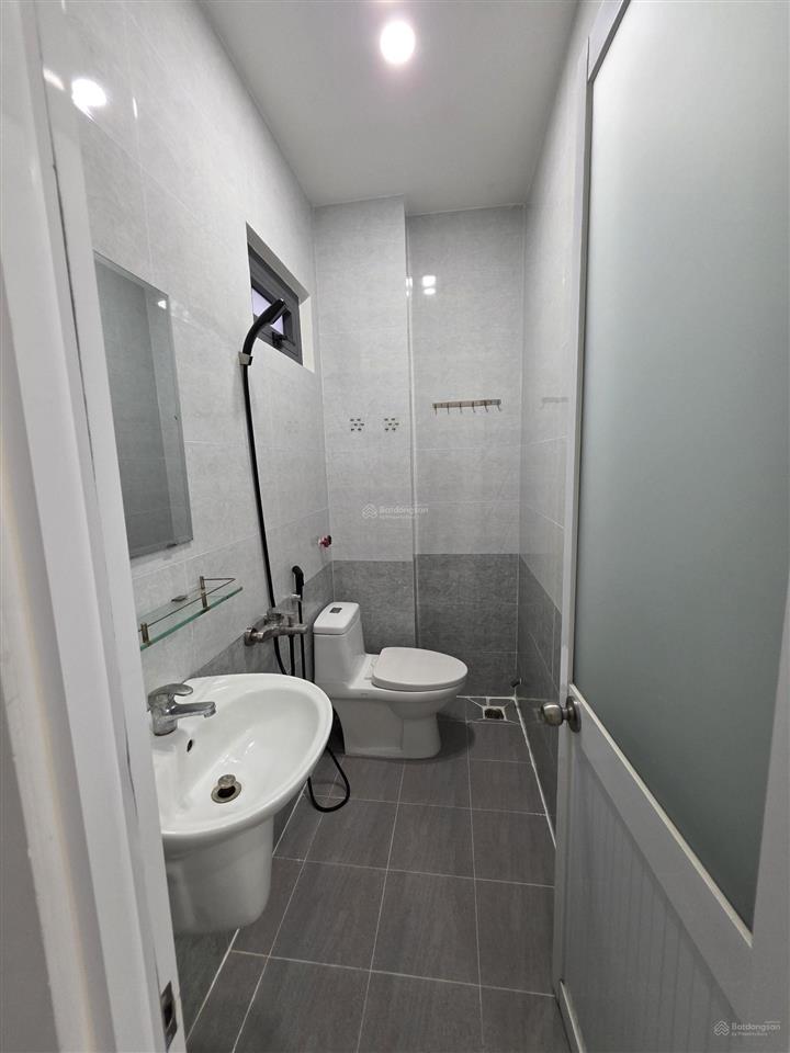 Nhà 3.7m x 12m đúc 3 lầu hẻm xe hơi khu nhà thờ hầm giáp lữ gia