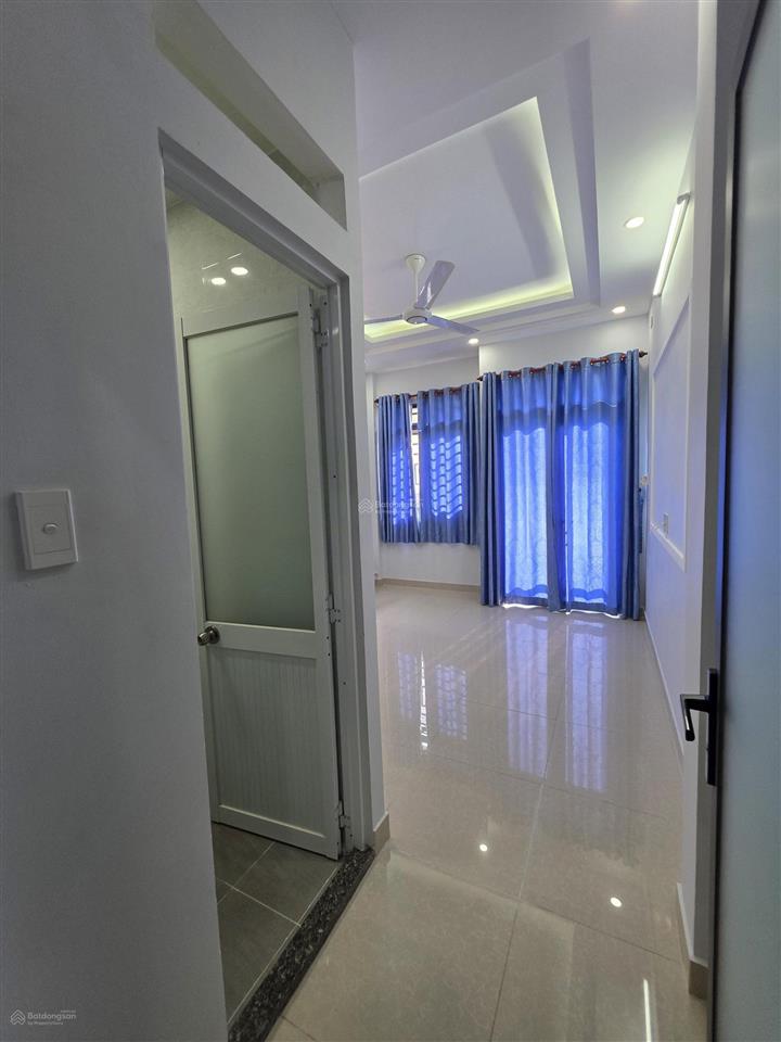 Nhà 3.7m x 12m đúc 3 lầu hẻm xe hơi khu nhà thờ hầm giáp lữ gia