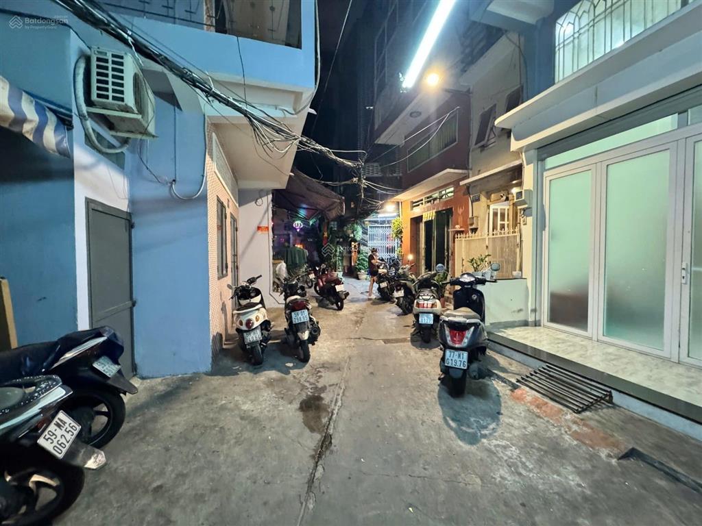 Nhà nở hậu 5.4m dài 8m 4 tầng hẻm 4m đường an bình p5 q5