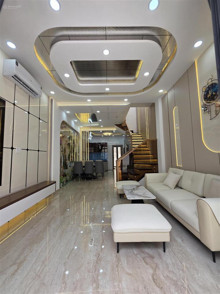 Nhà 4m x 16.5m 2 tầng full nội thất sát mặt tiền khuông việt giáp quận 11
