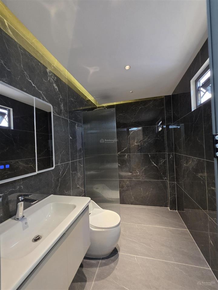 Nhà 4m x 16.5m 2 tầng full nội thất sát mặt tiền khuông việt giáp quận 11
