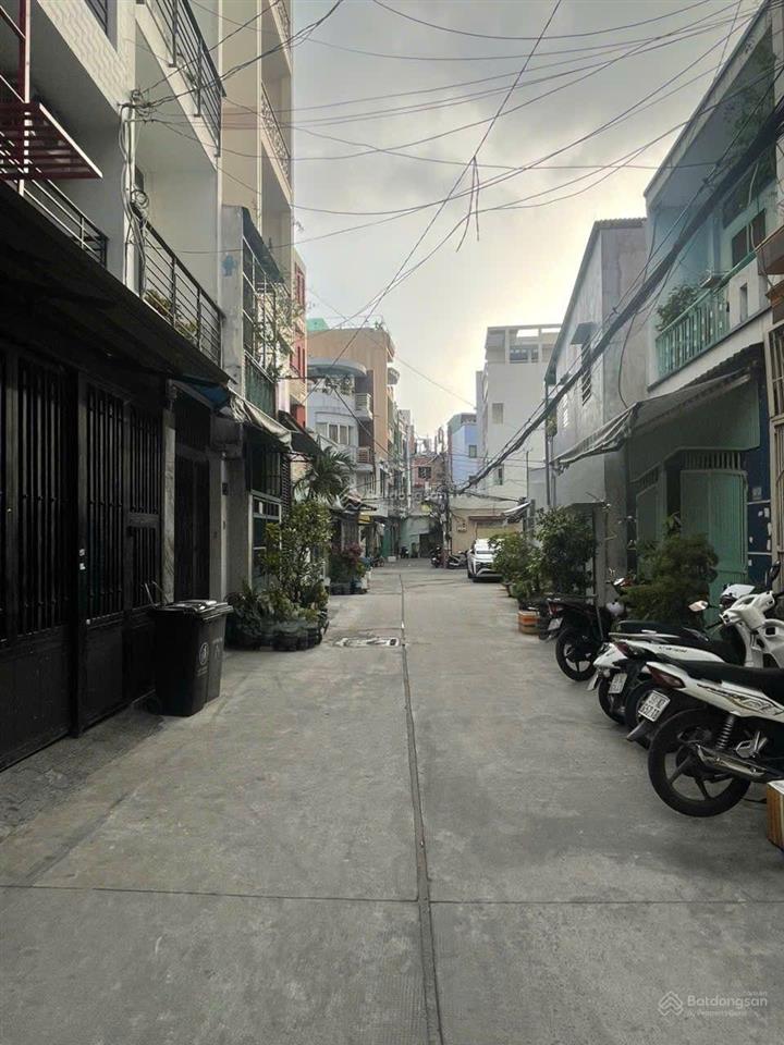 Nhà 6.8m x 13m đúc 3 tầng hẻm xe hơi lạc long quân