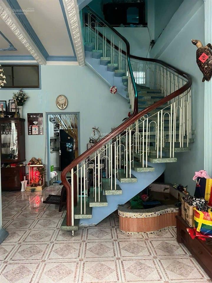 Nhà 6.8m x 13m đúc 3 tầng hẻm xe hơi lạc long quân