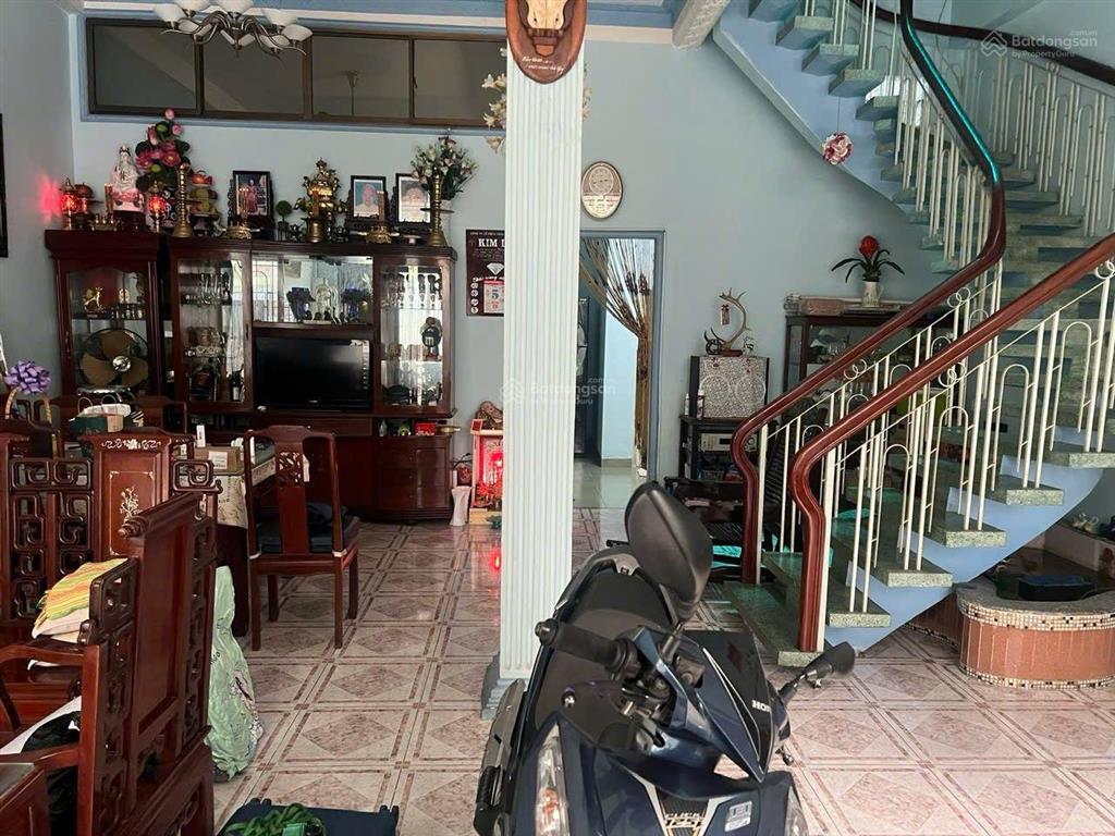 Nhà 6.8m x 13m đúc 3 tầng hẻm xe hơi lạc long quân