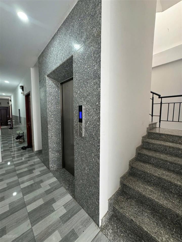 Nhà 4.5m x 34m đúc 5 tầng có 17 phòng hẻm xe hơi trịn đình trọng