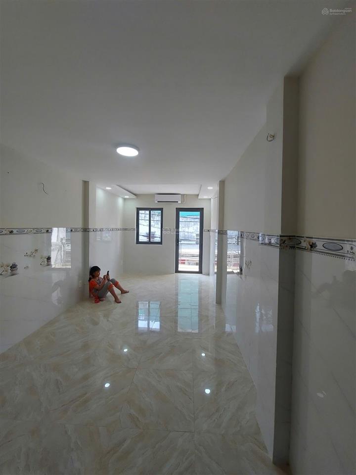 Cho thuê nguyên căn nhà 3 tầng mặt tiền lê thị bạch cát