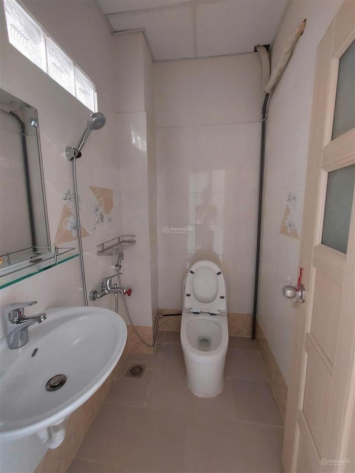 Cho thuê nguyên căn nhà 3 tầng mặt tiền lê thị bạch cát
