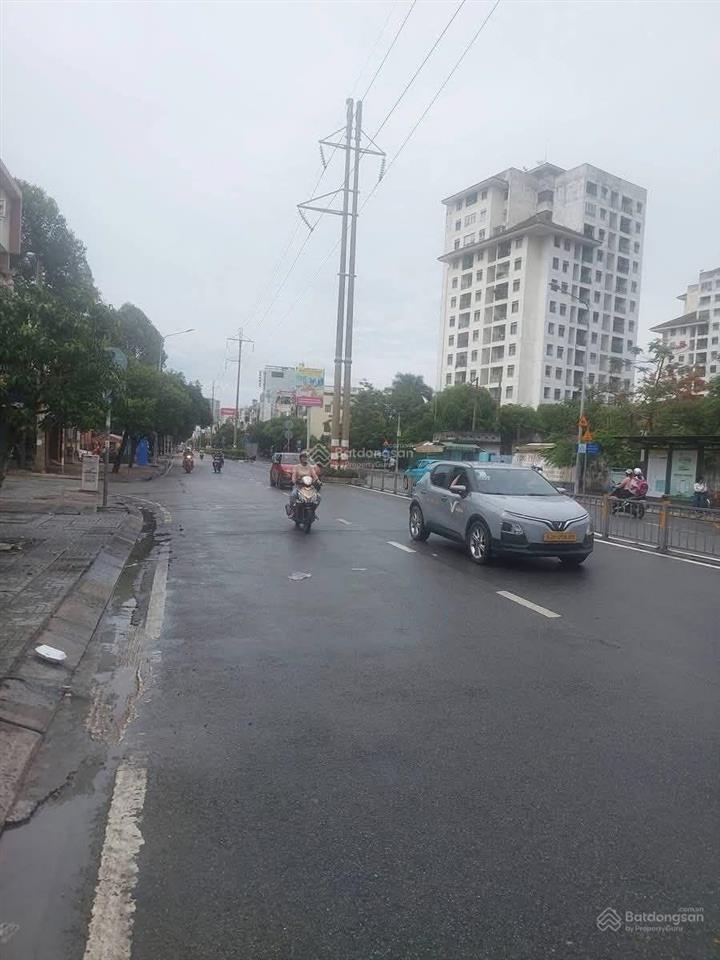 Cho thuê nhà mặt tiền lạc long quân, dt 8m x 8m trệt 3 lầu
