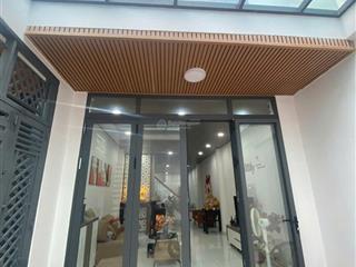 Nhà 4m x 20m trệt lầu sát mặt tiền đường trịnh đình trọng