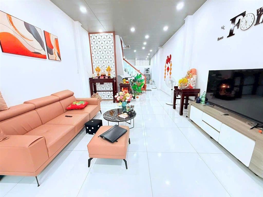 Nhà 4m x 20m trệt lầu sát mặt tiền đường trịnh đình trọng