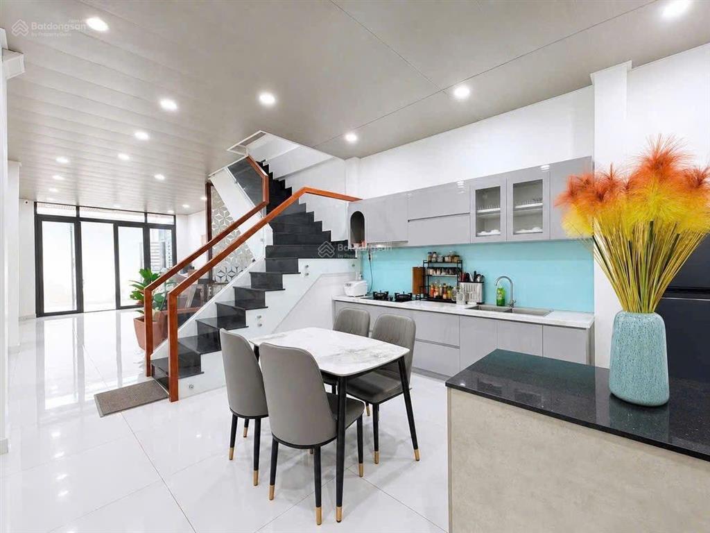 Nhà 4m x 20m trệt lầu sát mặt tiền đường trịnh đình trọng