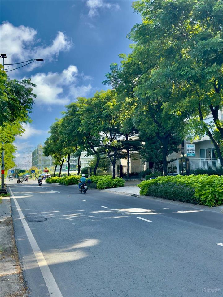 Tôi cho thuê bt dragon parc, dt 8x21m, mặt tiền đường nguyễn hữu thọ, giá 25 tr/th,  0909 904 ***