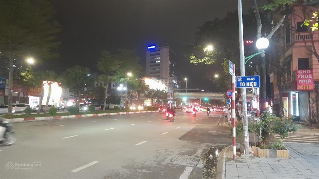 Kinh doanh siêu đẹp, ngã 3 hoàng quốc việt, tô hiệu, nghĩa tân, 80m, mt 5.5m, 3x tỷ.