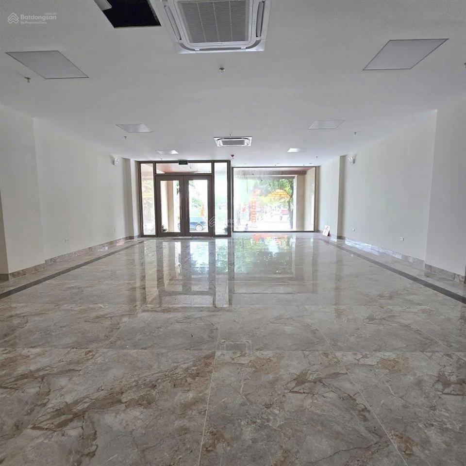Mặt phố kinh doanh sầm uất, cầu giấy, 105m, mt 6.5m, thông sàn, thang máy.