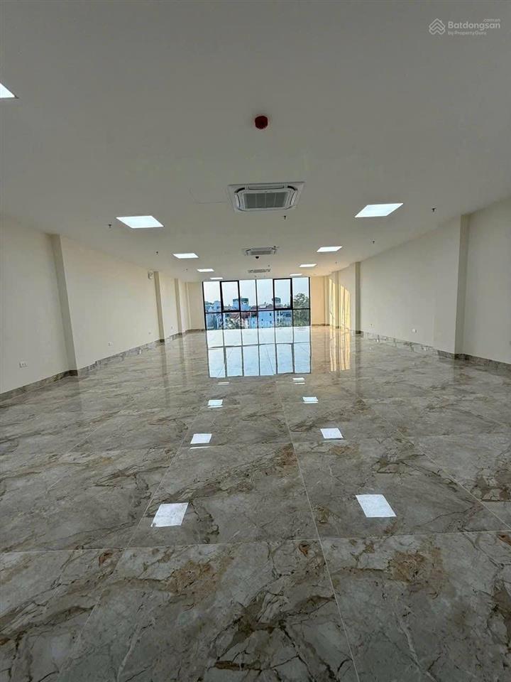 Mặt phố kinh doanh sầm uất, cầu giấy, 105m, mt 6.5m, thông sàn, thang máy.