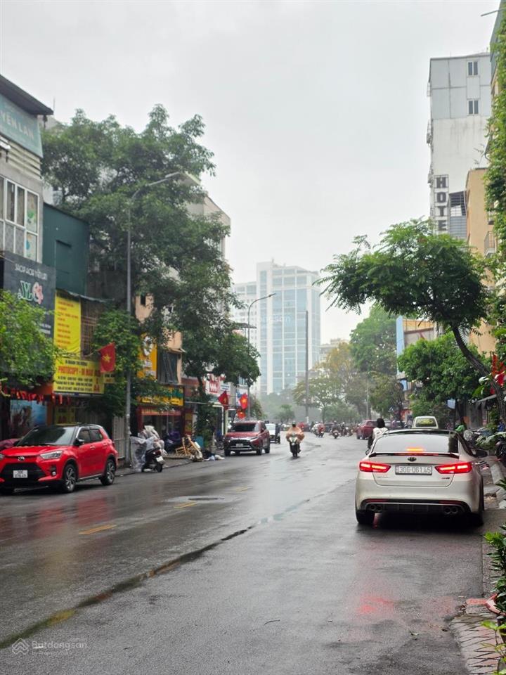 Mặt phố kinh doanh sầm uất, cầu giấy, 105m, mt 6.5m, thông sàn, thang máy.