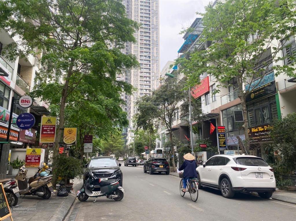 Đầu tư xây toà văn phòng, chdv hoàng quốc việt, 105m, mt 6m, 30 tỷ