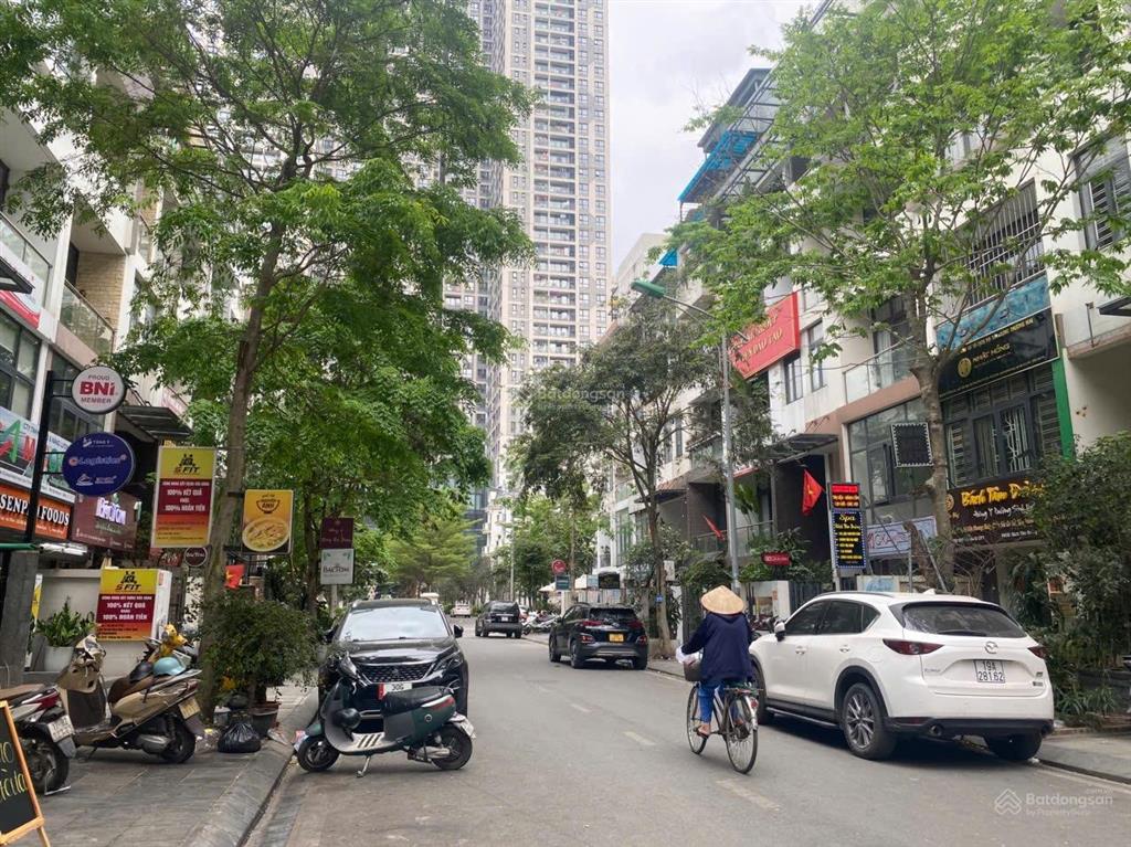 Bán đất cầu giấy, 140m, ô tô, kinh doanh sầm uất, vuông đẹp, mt rộng xây tòa building cực đẹp.