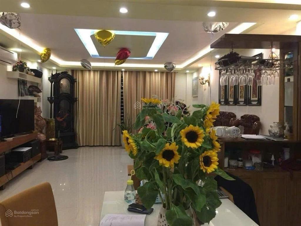 Phố trần quốc hoàn cầu giấy, ở kinh doanh văn phòng, ô tô tránh đỗ 60m, mt 5.8m, 23.8 tỷ.