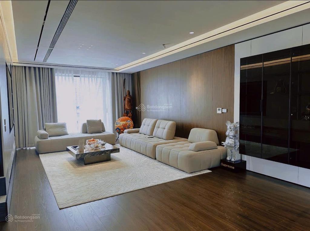 Phố trần quốc hoàn cầu giấy, ở kinh doanh văn phòng, ô tô tránh đỗ 60m, mt 5.8m, 23.8 tỷ.