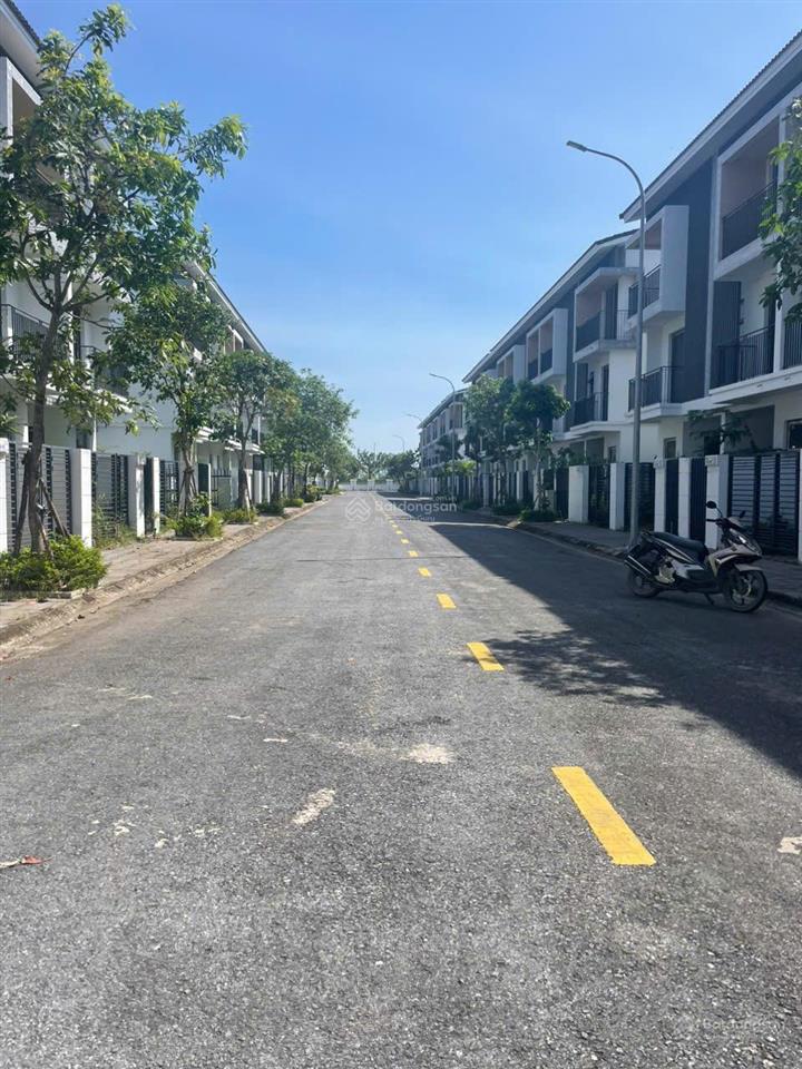 Chủ nhà cần tiền bán gấp căn liền kề 75m2 beomes  hướng bắc  trục thông  giá chỉ 4 tỷ 3xxtr