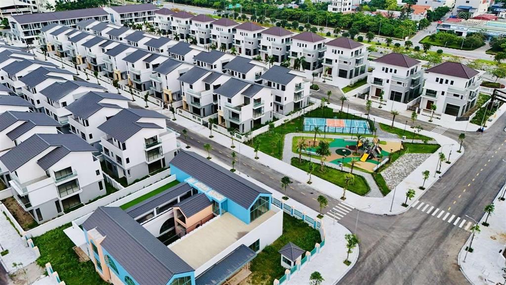 Bán liền kề sapphire gem 110m² đường 15m sát trường quốc tế  5.8 tỷ full phí