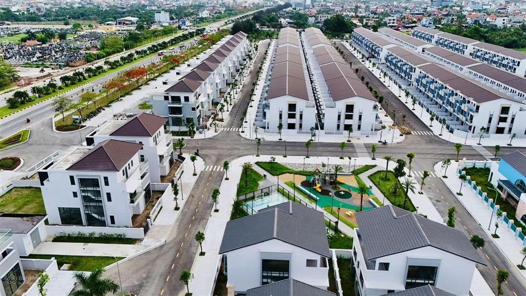 Bán liền kề sapphire gem 110m² đường 15m sát trường quốc tế  5.8 tỷ full phí